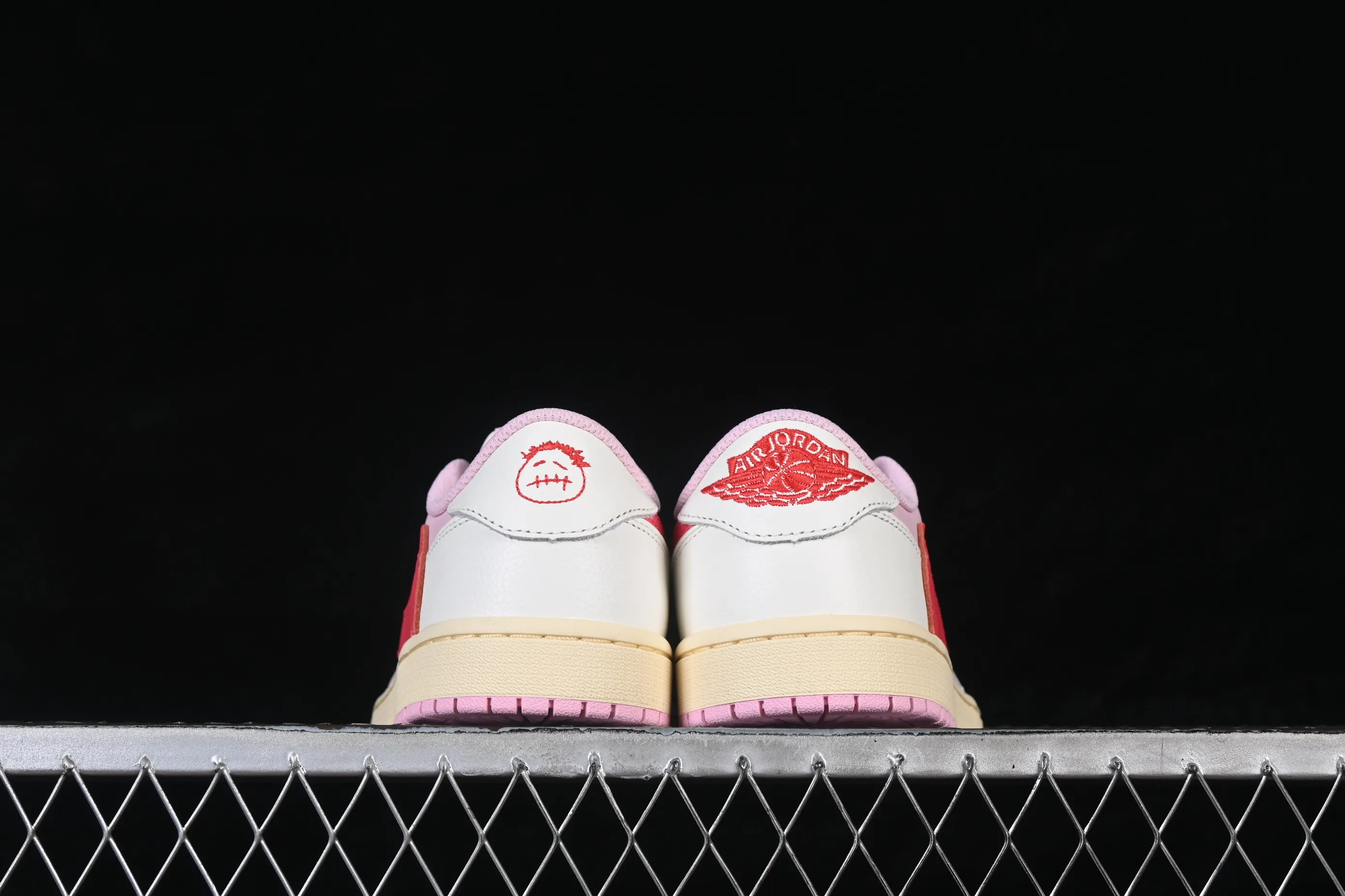 All categories Air Jordan Jordan series basketball shoes Air Jordan 1 Low OG version Travis Scott x Air Jordan 1 Low OG AJ1 Joe 1 undercut low IQ7604-101